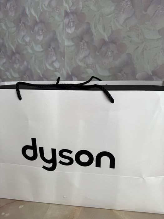 Dyson airstrait