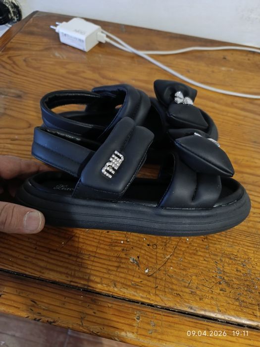 Продам женскую обувь.