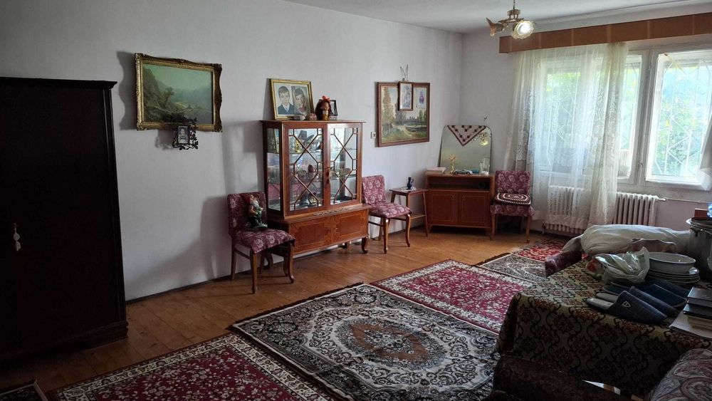 Casa de vanzare P+1 + Spatiu comercial sau schimb cu apartament in Ploiesti + dif