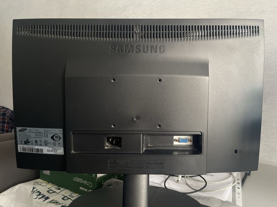 Монитор Samsung SyncMaster E1920