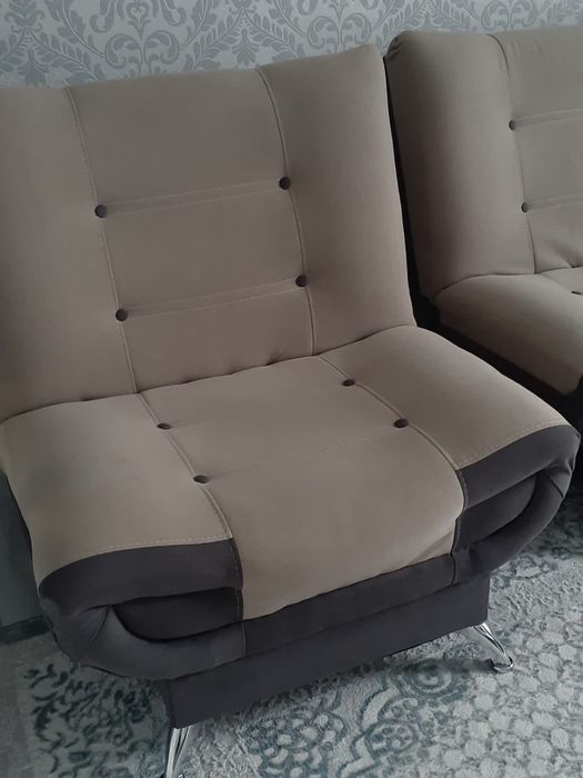 Диван с двумя кресломи