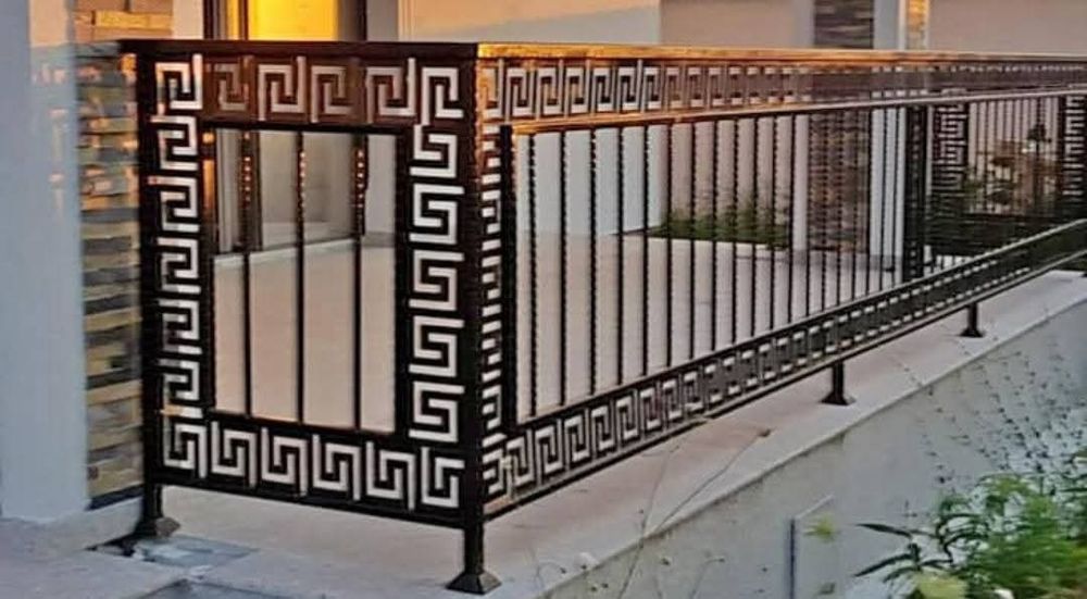 Balustrada la comanda