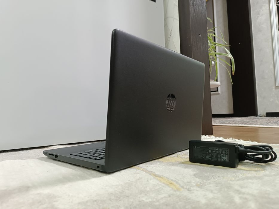 Ноутбук HP 15 Laptop.