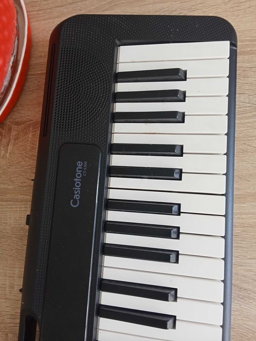Vând urgent orga Casio