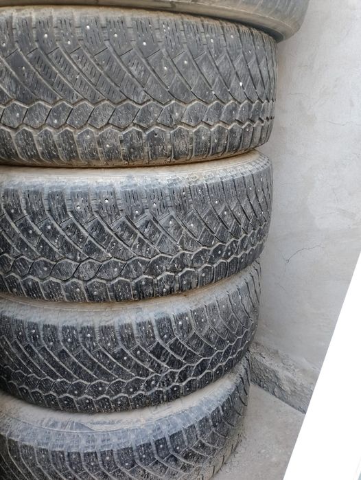 Балон  покрышка Шина R17  шипы.   Низко