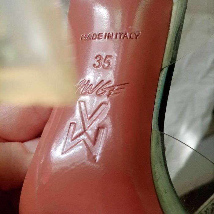 Продается женская обувь