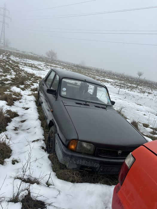 Dezmembrez  auto din poza