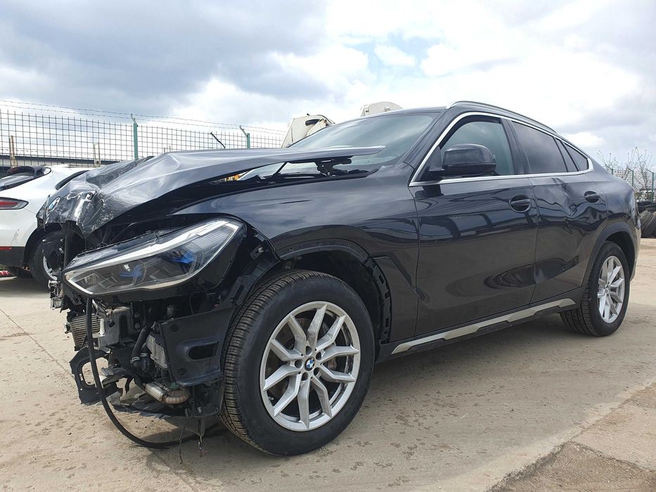 BMW X6. 4.0i, XDrive, Hibryd, fabricatie 2022 inmatriculat RO avariat