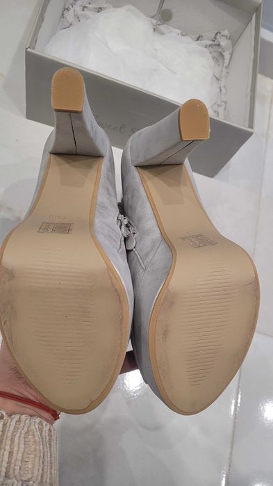 Обувки на висок ток