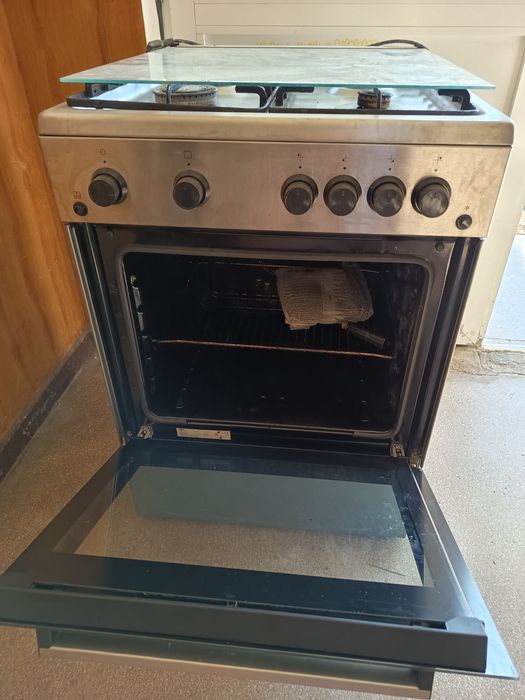 Aragaz Beko puțin folosit