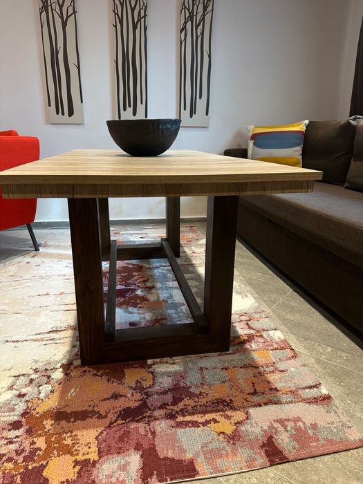 Стилна дизайнерска холна маса