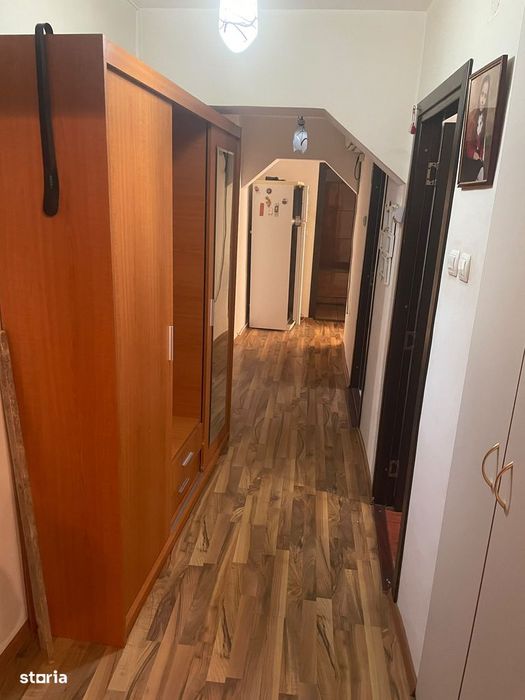 Apartament 3 camere, balcon, etaj 2, lift nou, zona F-uri, mobilat