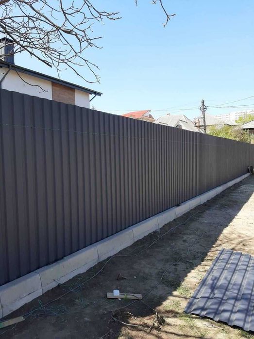 Garduri si porti din panou stil jaluzele, sipca metalica, tabla cutata