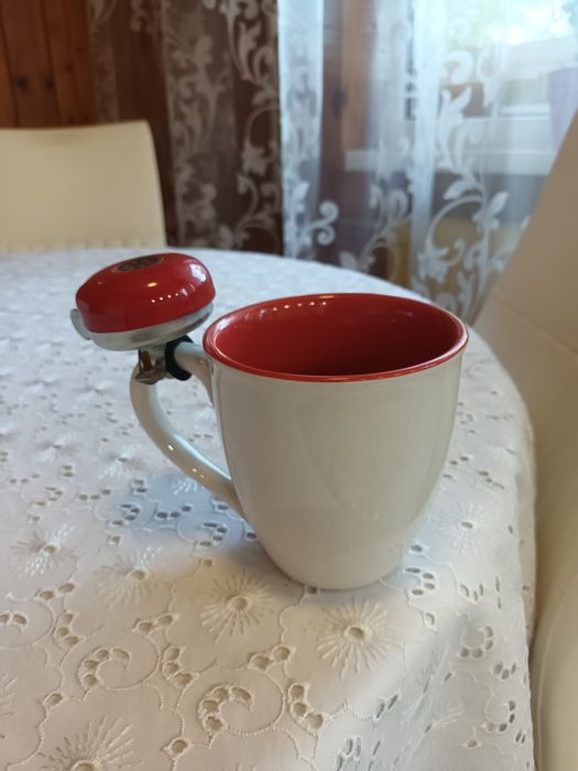 Керамична чаша със звънче