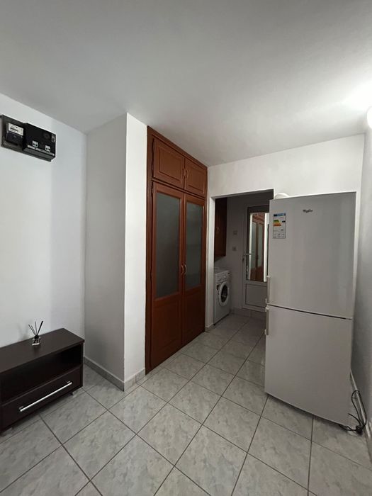 Închiriez apartament cu doua camere