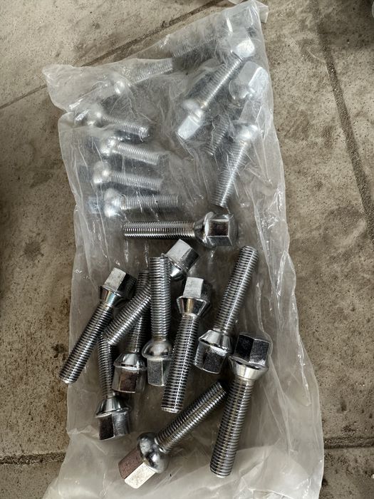 Колесные болты,(оригинал)