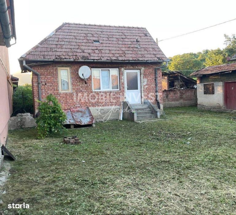EXCLUSIVITATE! Casa de vanzare, comuna Cricau, teren 1400 mp