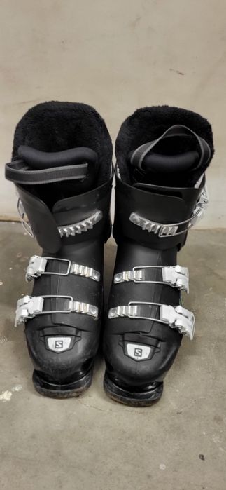 Vând set schiuri sau separat