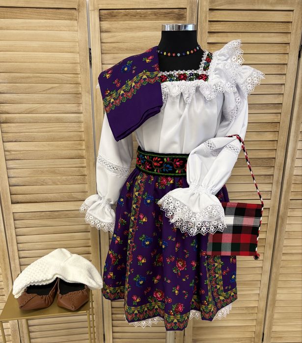 Costum popular/traditional pentru femei de Maramures complet, autentic