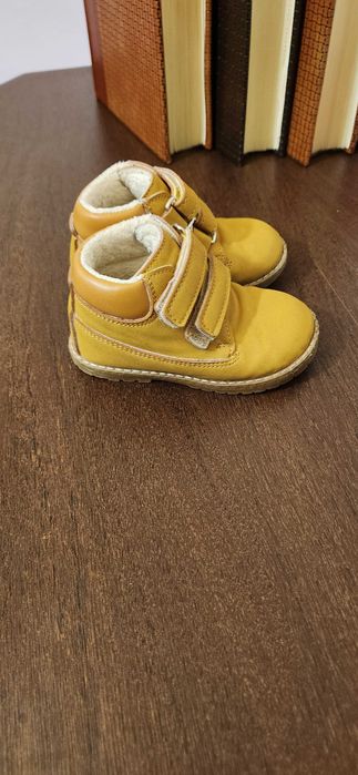Бебешки есенни боти от естествена кожа