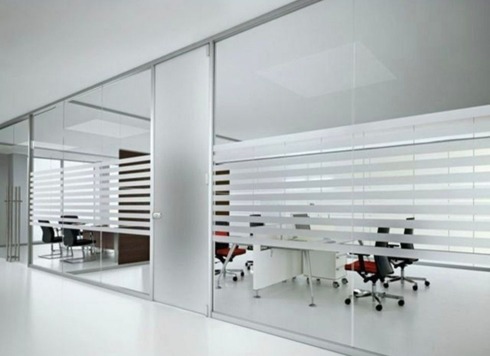 Vitraj oynalar ofis va dòkonlarga