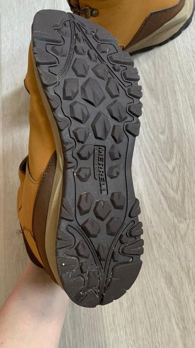 Продам кроссовки ботинки