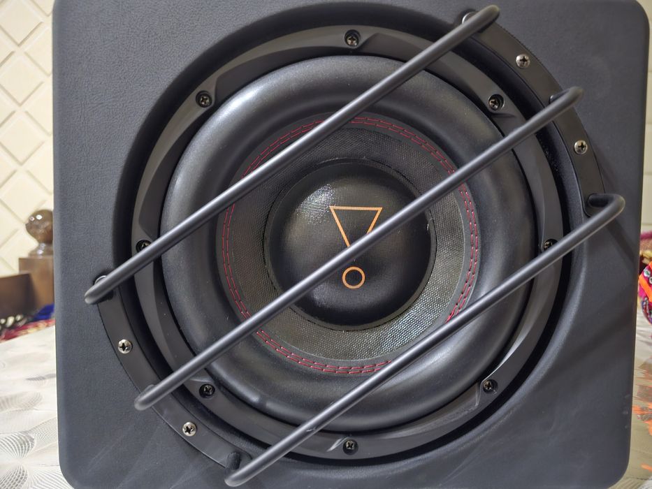 JBL kalonka sotiladi usiliteli ozida 1oy ishlatilgan yangi