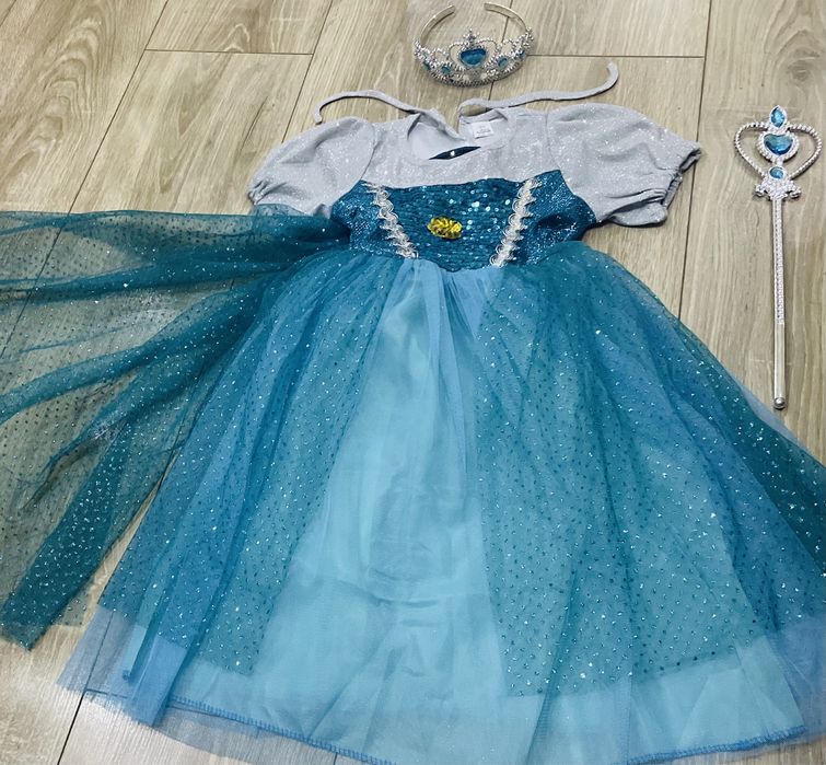 Нарядное платье со шлейфом Эльза