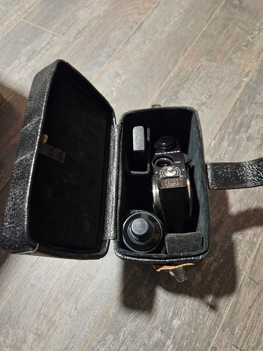 Продавам антикварна камера 8mm Movie Camera Quarz 2M