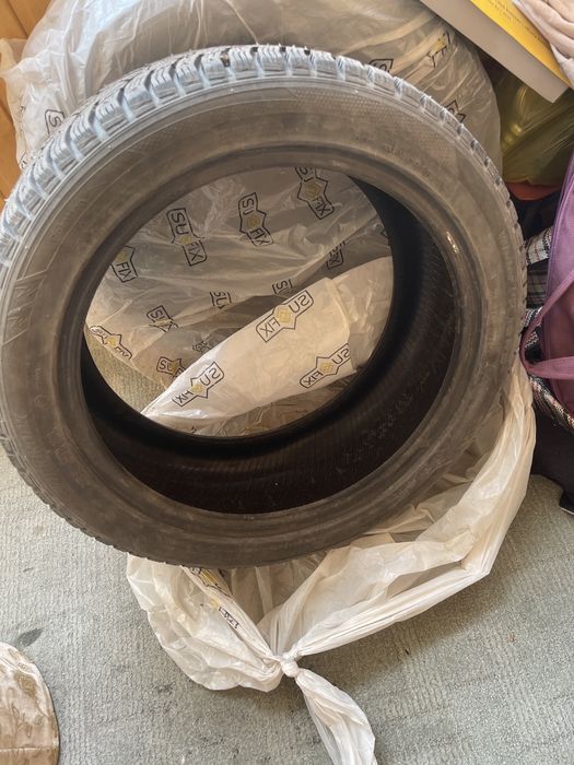 Продам шины зимние 235/45R18