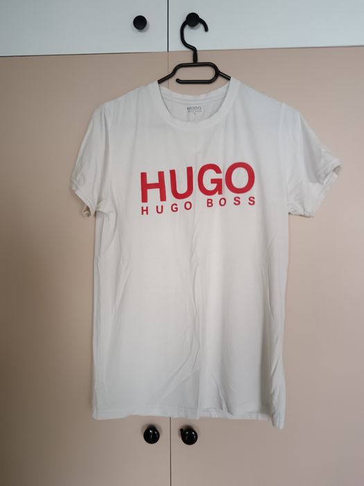 Продавам тениска на Hugo!