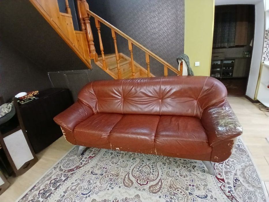 Продам диван кожаный