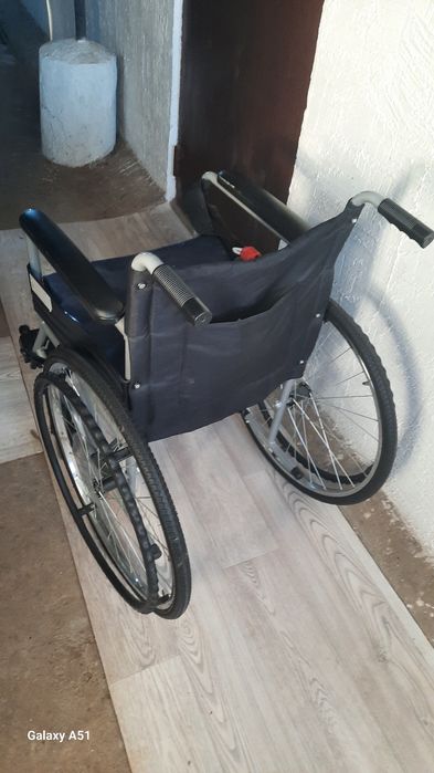 Продам коляску инвалидную