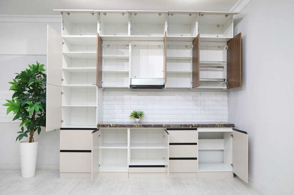 Кухонные гарнитуры без наценок: складские цены, доставка и монтаж