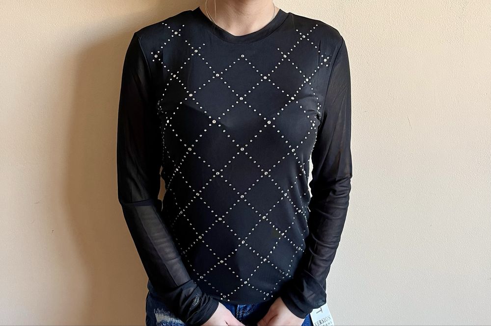 Дамска блуза с нежни камъни