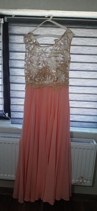 Rochii ocazie din voal si dantela.