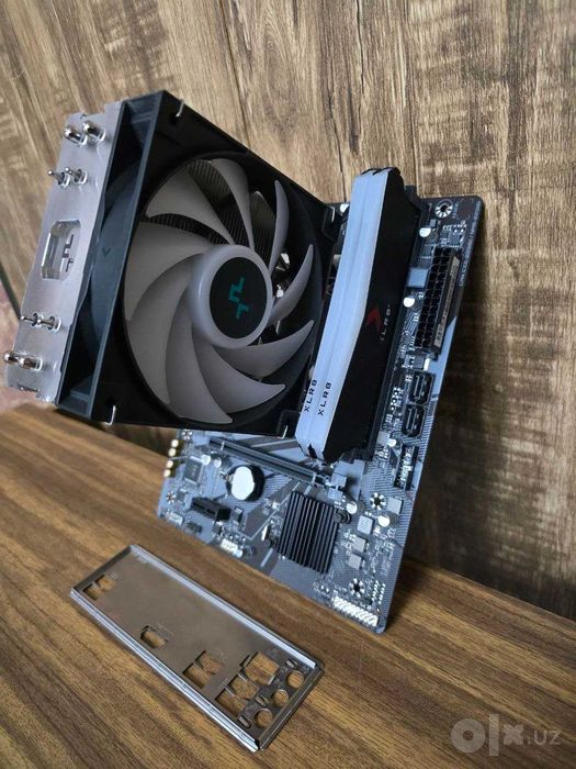 Gigabyte H610M-K/i5 12400f/PNY XLR8 Gaming EPIC-X RGB 3200MHz