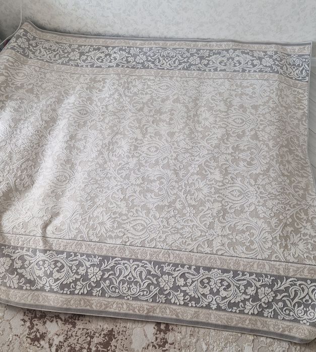 Продам ковер 2×2