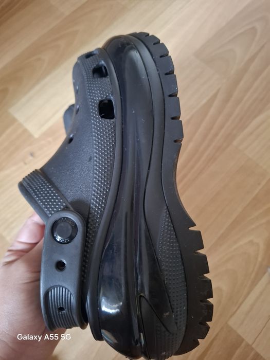 Crocs  lconic comfort