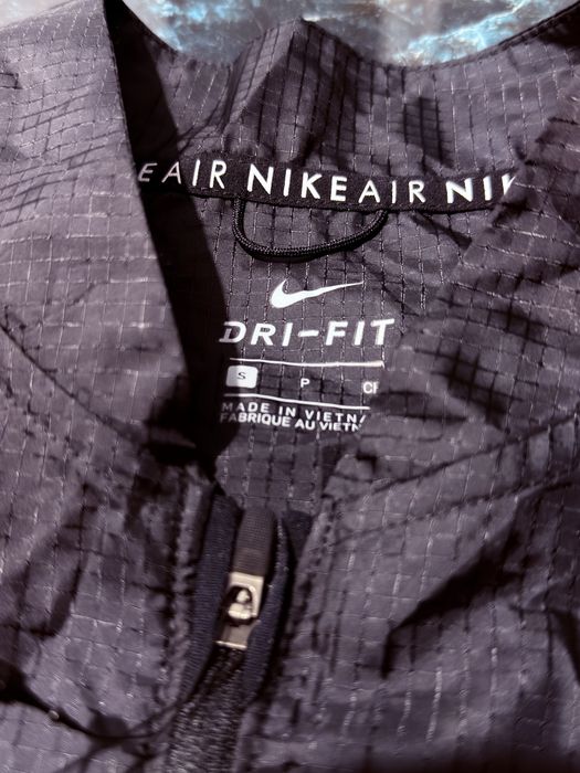 Jacheta pentru femei de alergat Nike