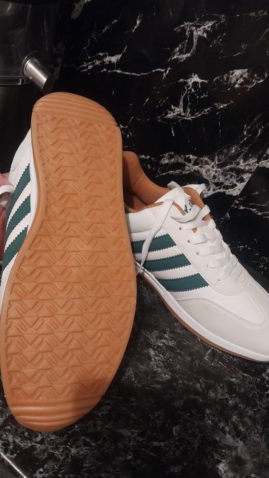 Продам кросовки.     .