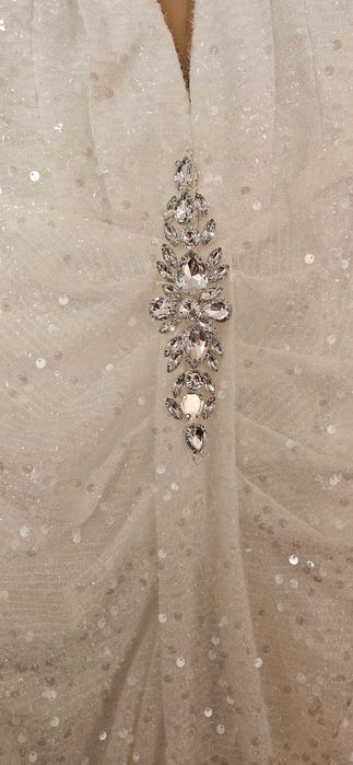 Официална рокля, подходяща и за сватбена