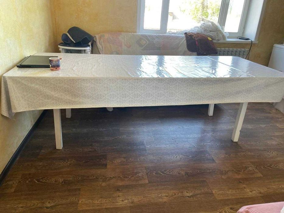 Стол для гостиной