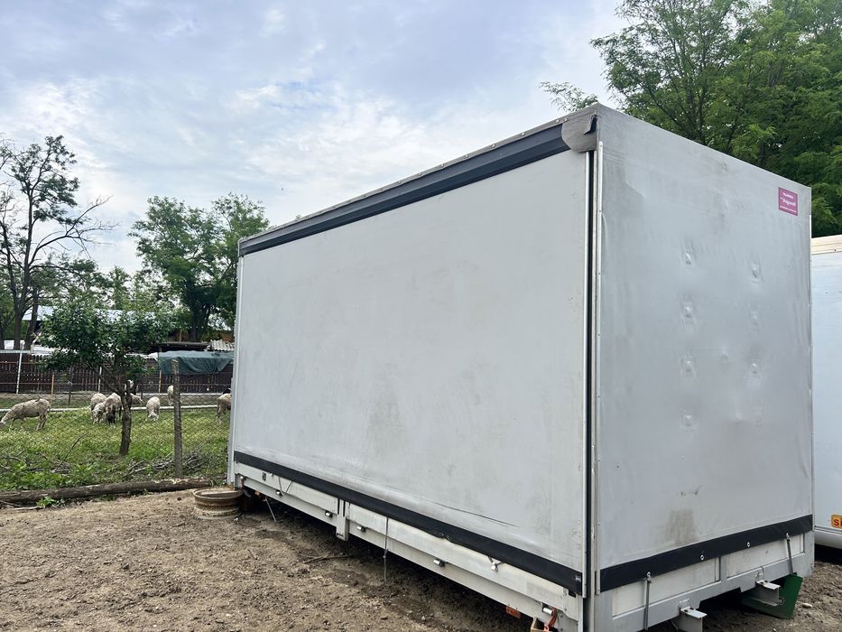 Bena cu pralata pe role si usi la spate! 4.40 metri(iveco daily, mercedes sprinter)