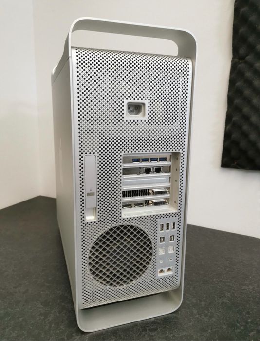 Apple Mac Pro A1289 | Xeon 3.06 GHz | 16GB RAM | SSD 256GB + Tastatură + Mouse Apple