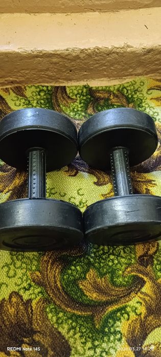 Продаются гантели 4,6,8кг