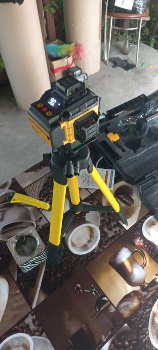 nivela laser de inchiriat