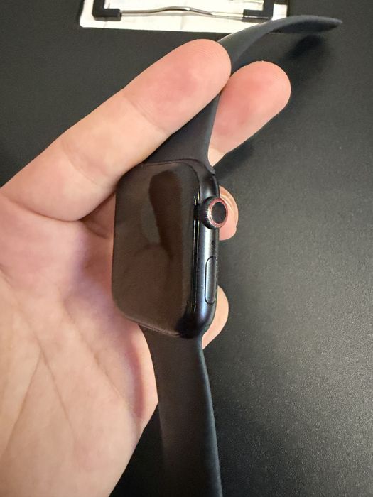 Apple Watch SE (GPS + Cellular)