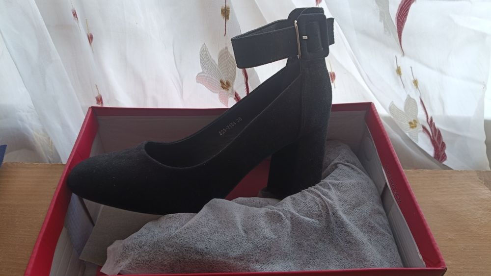 Продам новые туфли