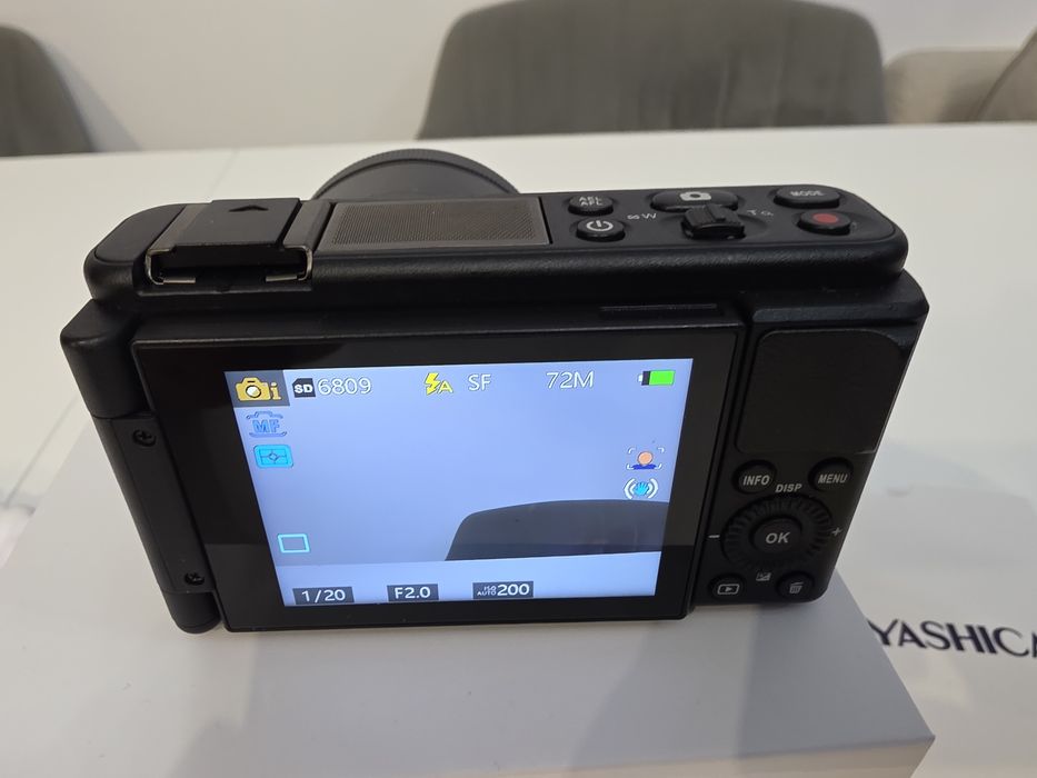 Компактен фотоапарат Yashica city 200
